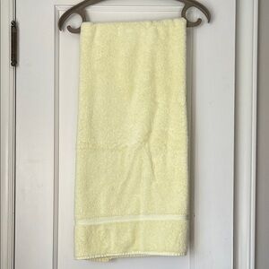 Vintage Lady Pepperell Imperial Yellow Bath Towel 100% Cotton Plush Mid Century